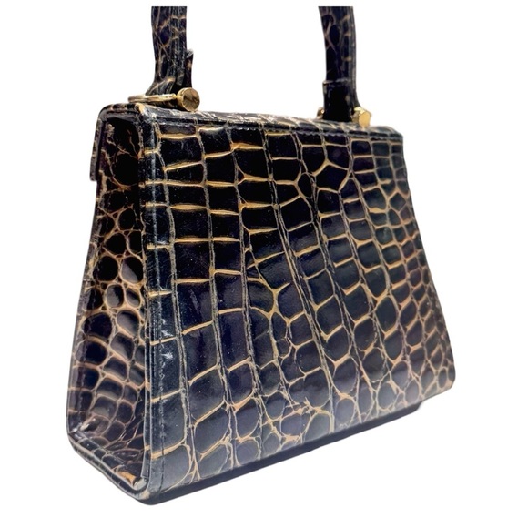 Tenri’s Vintage Women’s Croc-Embossed Handbag w/ Gold Hardware & Handle - Picture 4 of 12